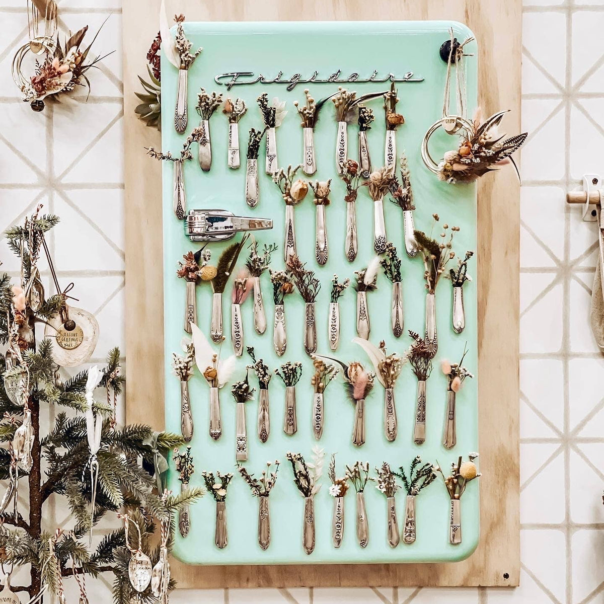 Bud Vase Magnet