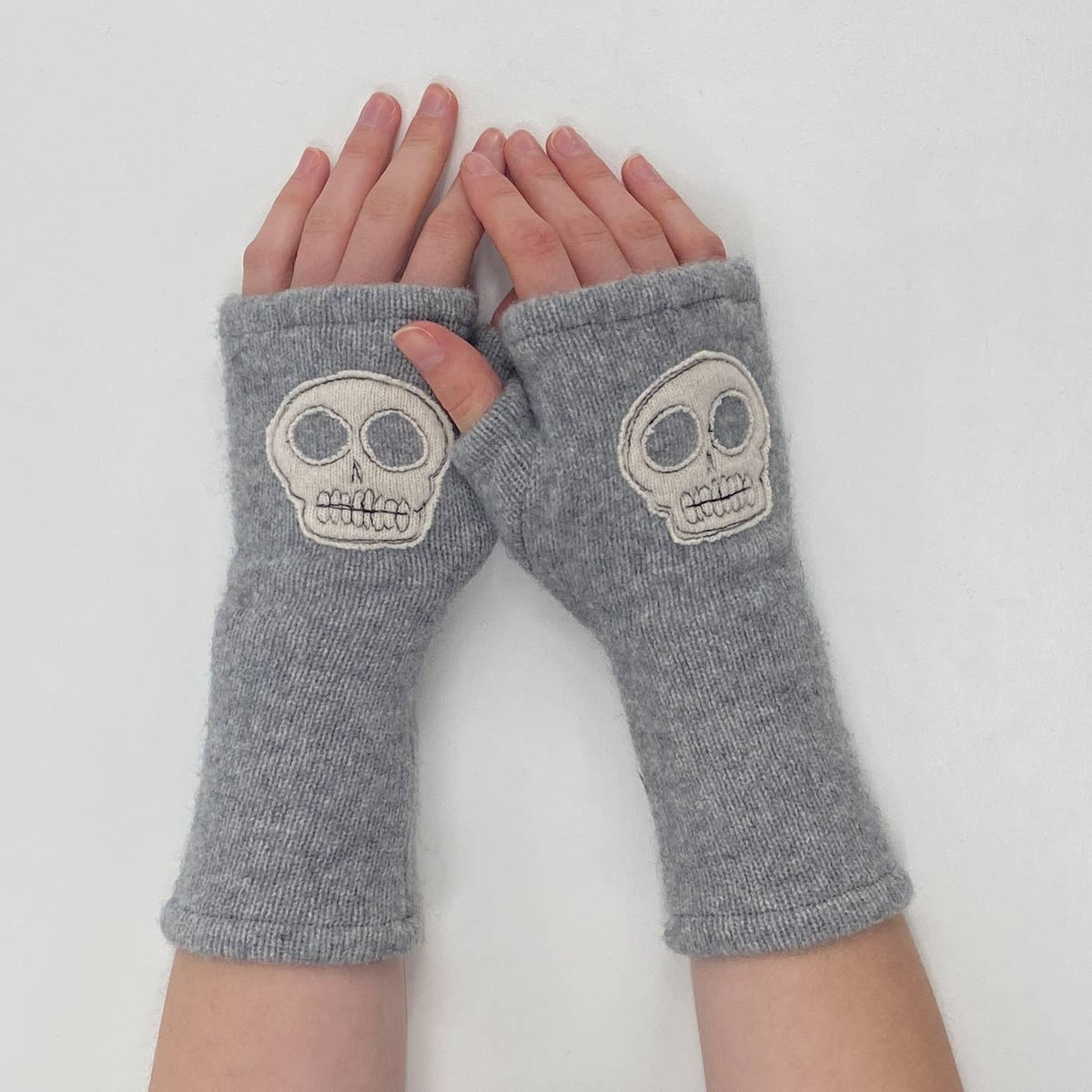 -Skull: Black / One Size Fits Most