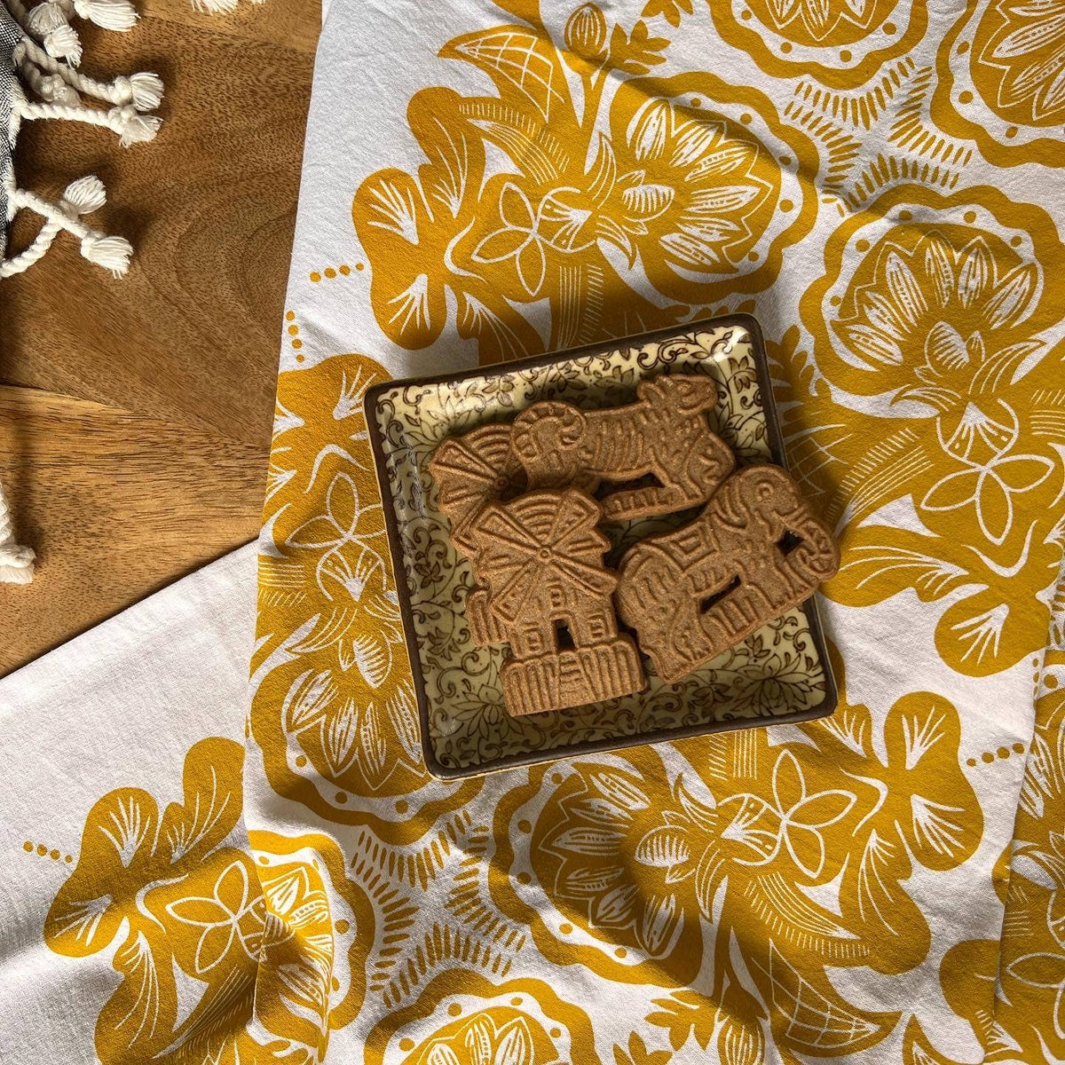 Rosemaling Art Cotton Tea Towel: Golden Yellow