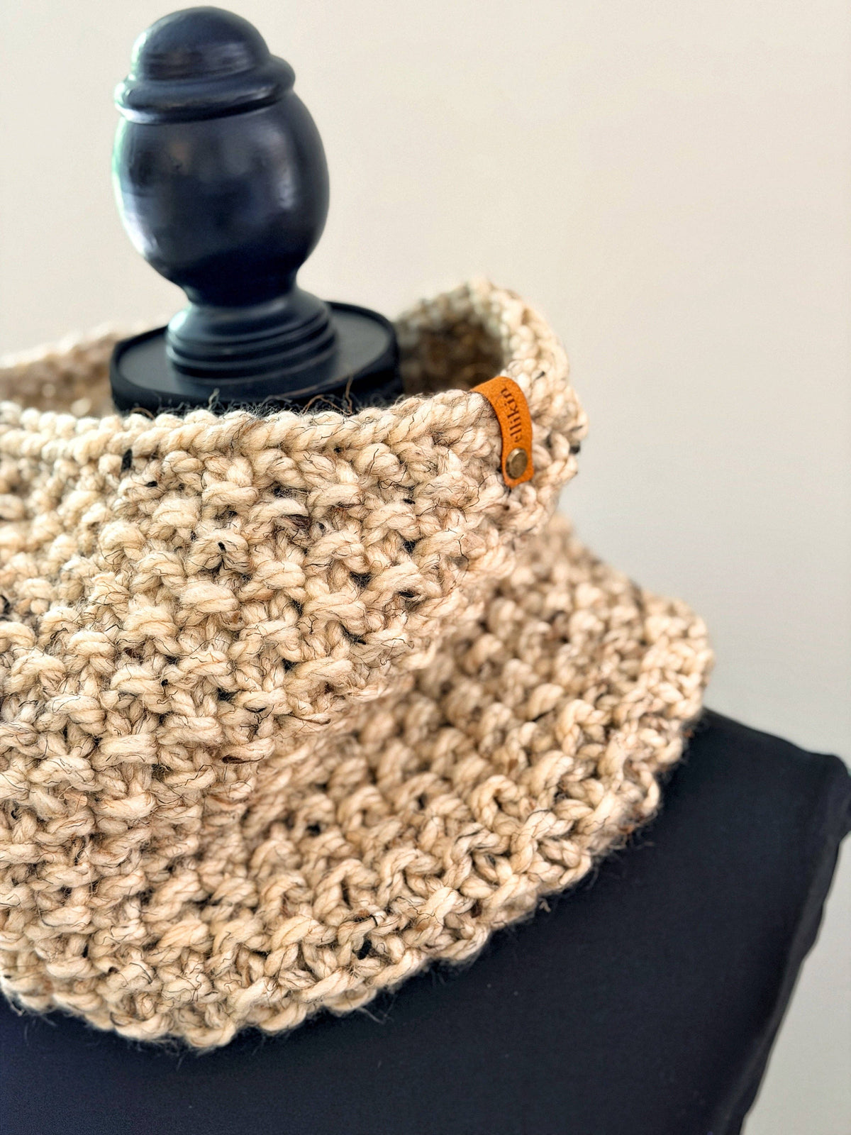 Seed Stitch Knit Cowl: Succulent