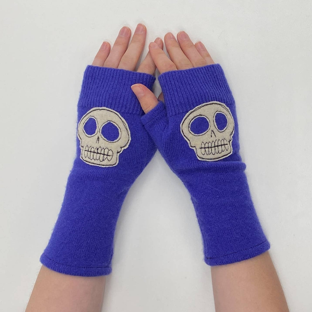 -Skull: Black / One Size Fits Most