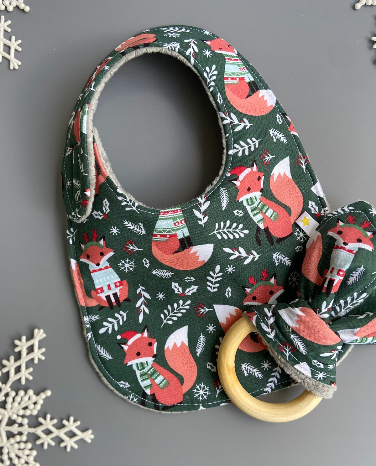 Holiday Foxes on Green bib