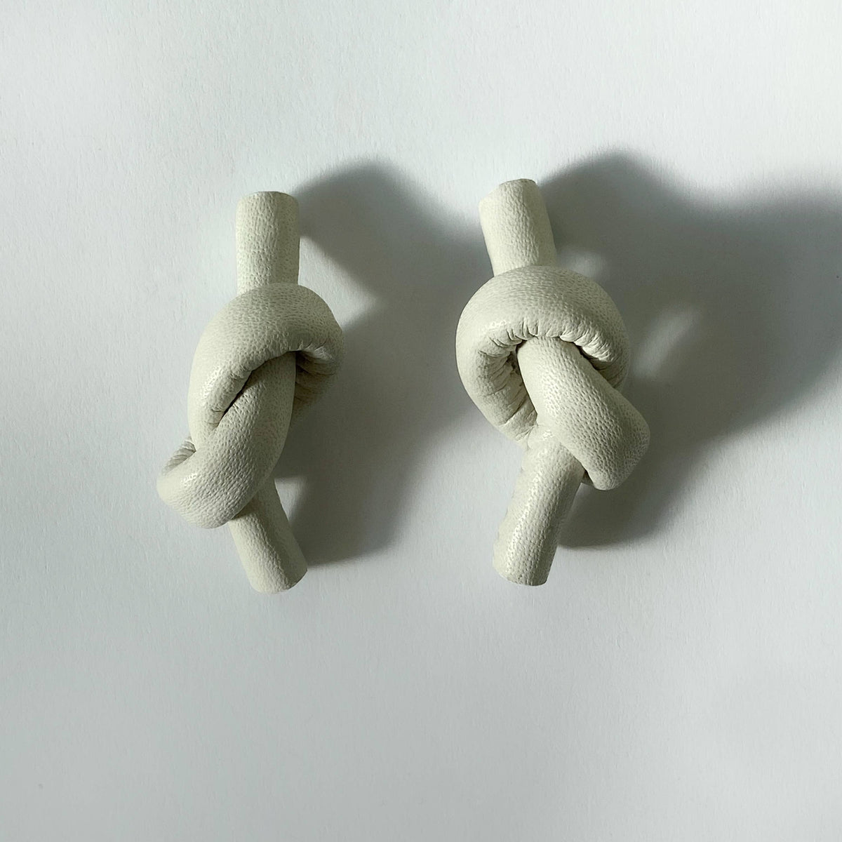 Knot Leather Earrings Off White